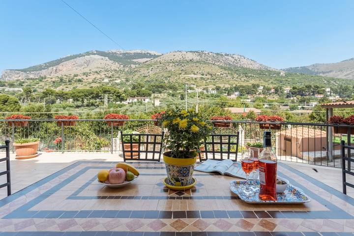 Maison de vacances « Villa Salvatore » avec vue montagne, terrasse et Wi-Fi in Torretta, Province de Palerme
