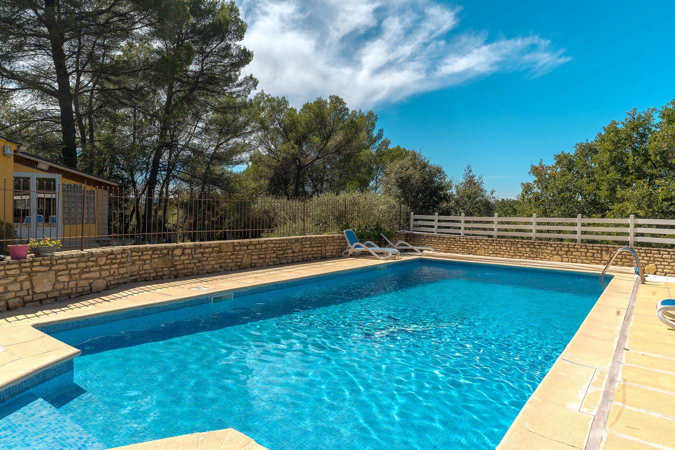 Villa "Les Vallons" con piscina privada, jardín y Wi-Fi in Lioux, Parque natural regional del Luberon