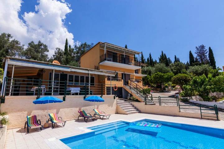 Appartement de vacances pour 5 personnes, avec Balcon et Terrasse ainsi que Jardin et Piscine dans Ipsos