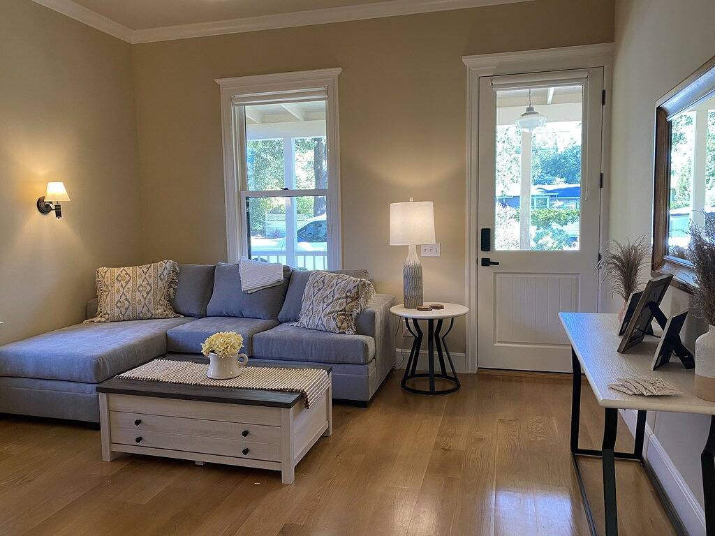 Charming Newcomb Cottage Downtown Sonoma in Sonoma, California North Coast