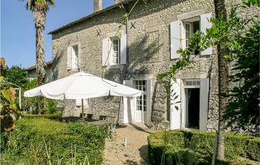 Gîte pour 7 personnes, avec piscine et jardin à Juignac