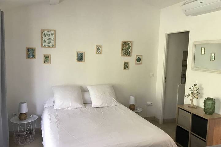 Gîte pour 2 personnes, avec terrasse et piscine ainsi que jardin et jacuzzi à Tarascon - 3