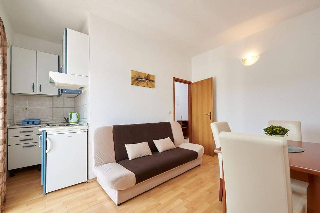 Ganze Wohnung, Ferienwohnung in Seget Vranjica mit Meerblick, Balkon, Klimaanlage, W-Lan (5052-3) in Seget Vranjica, Split-Dalmatien