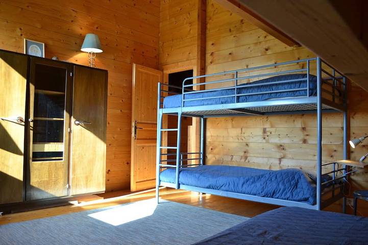 Chalet isolé 180m² plein soleil, avec vue imprenable sur une vallée boisée in Onoz (Jura), Lac de Vouglans