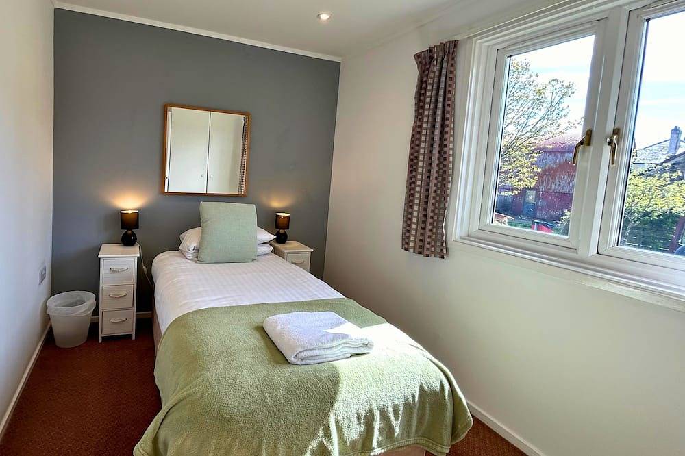 Skye -  a chalet that sleeps 3 guests  in 2 bedrooms in Oban, Loch Linnhe