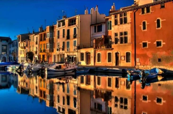 Gîte pour 2 personnes, avec Balcon ainsi que Vue sur le lac et Vue dans Office De Tourisme De Martigues