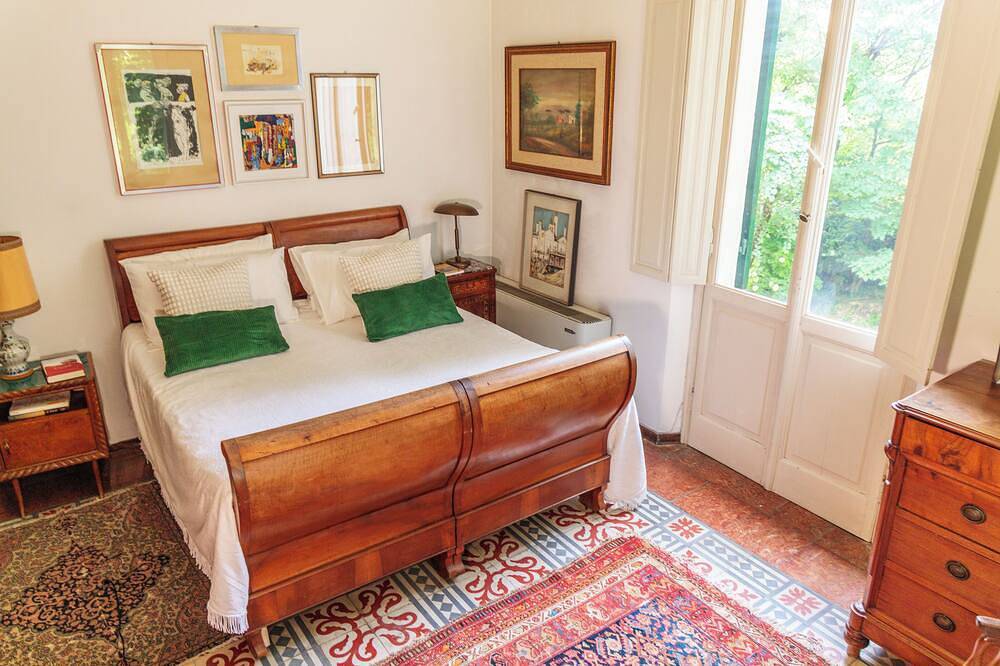 Classic room in a 19th-century villa in Parma, Parma Provinz