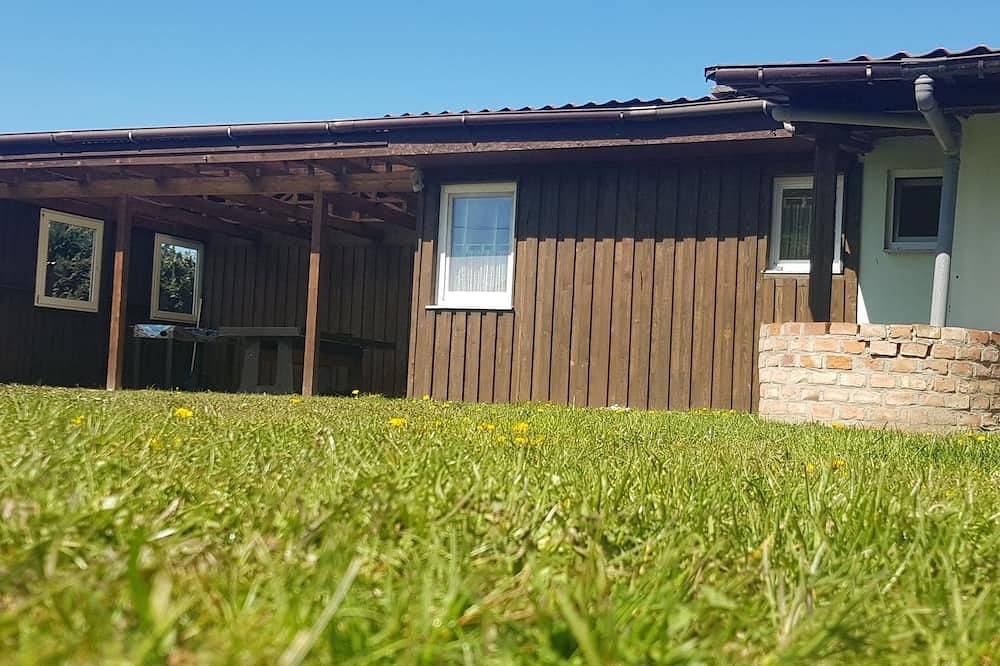 Wunderschönes Ferienhaus mit Garten und Terrasse in Groß Schoritz, Garz/Rügen