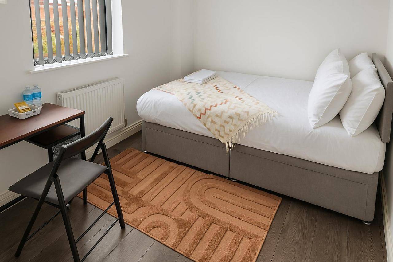 Double Room with Private Bathroom in Coventry, Birmingham Area