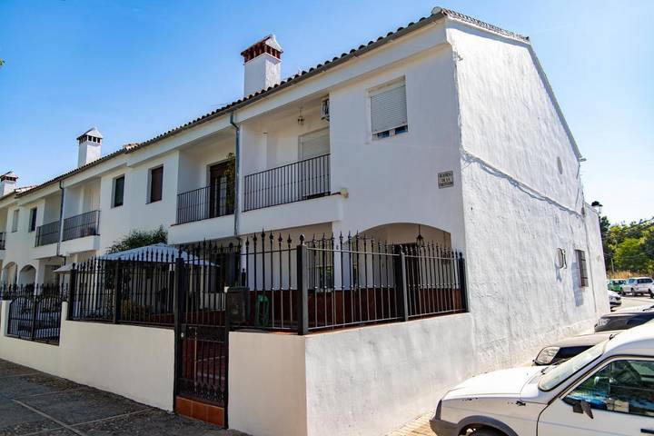Apartamento para 8 personas, con Balcón además de Terraza y Vistas en Cazalla de la Sierra