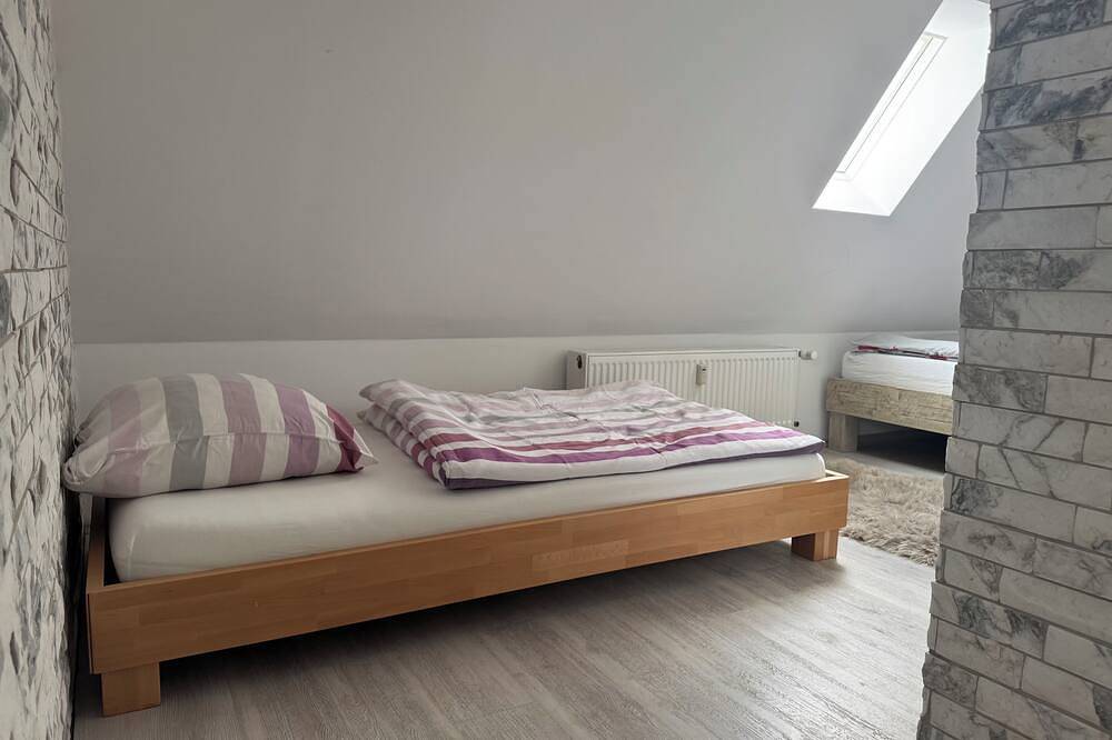 Ganze Wohnung, Komfortable Unterkunft für Handwerker und Monteure mit Küche – 5 Betten in Heepen, Bielefeld