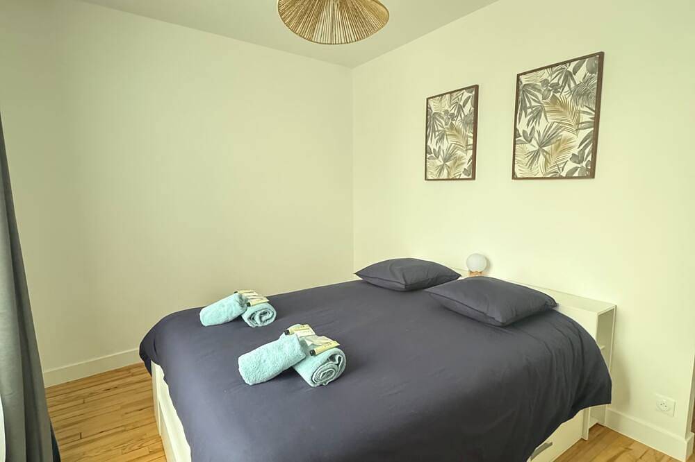 Entire apartment, Facing the castle & Air-conditioned ~ El Castillo ~ in Surgères, Rochefort region