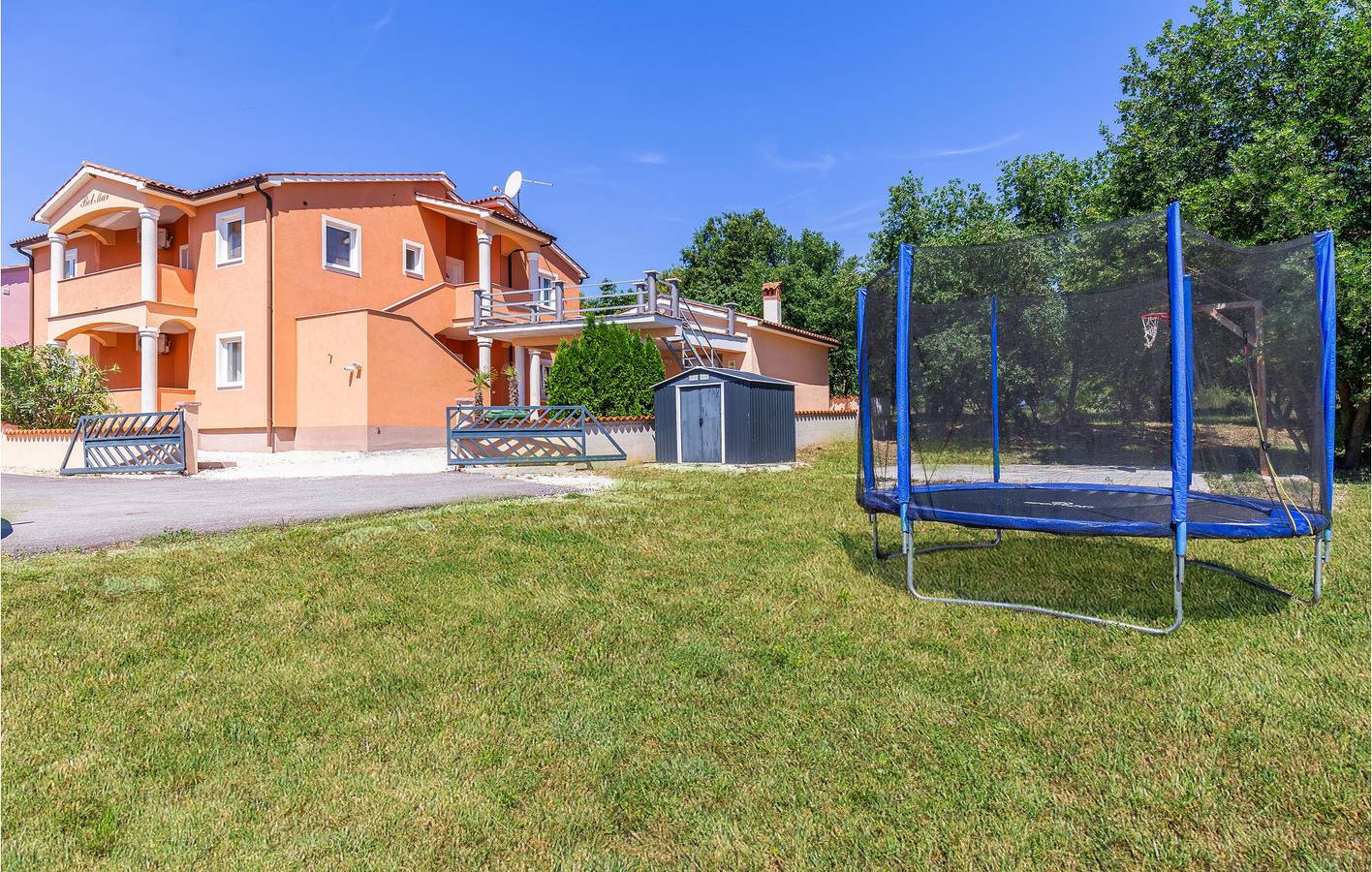 Ferienhaus für 12 Personen mit Terrasse in Ližnjan, Pula-Medulin