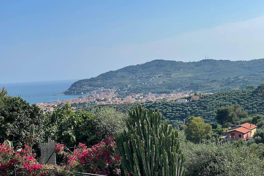 Appartamento intero, Casa Lily 2 Accogliente appartamento con vista. in San Bartolomeo al Mare, Riviera di Ponente