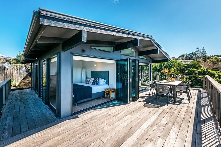 Holiday home for 2 people, with balcony in Waiheke Island