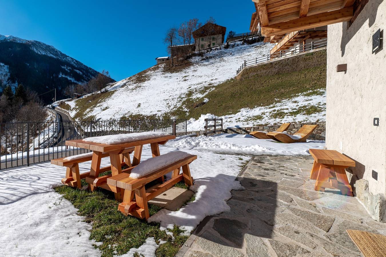 Ganze Wohnung, Apartment 'La Casa Di Larice in Val di Sole' mit Bergblick, privater Terrasse und Wlan in Piazzola, Rabbi