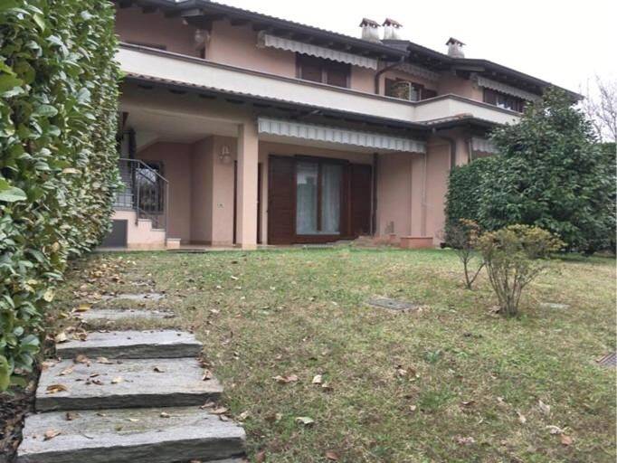 Ferienhaus für 4 Personen, mit Balkon und Terrasse sowie Garten