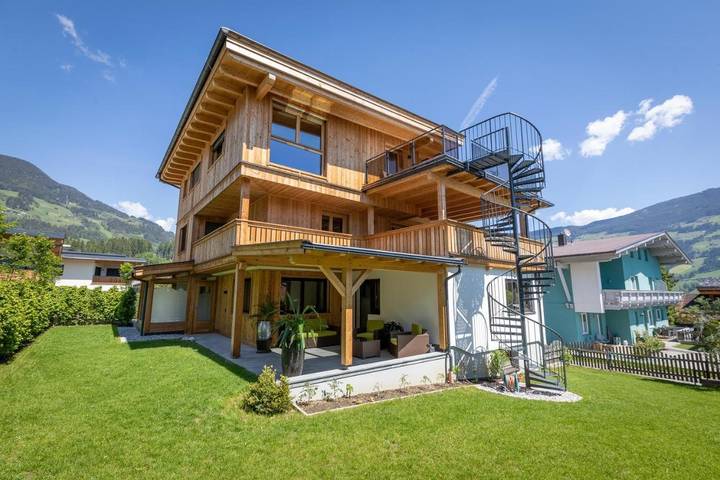 Villa für 11 Personen, mit Garten und Ausblick in Tirol