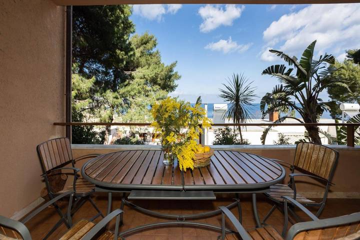 Casa vacanza per 9 persone, con Balcone e Terrazza nonché Giardino e Panorama a Addaura