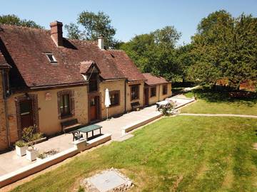 Maison de campagne pour 15 personnes, avec jardin et vue, animaux acceptés à Saint-Denis-d'Authou