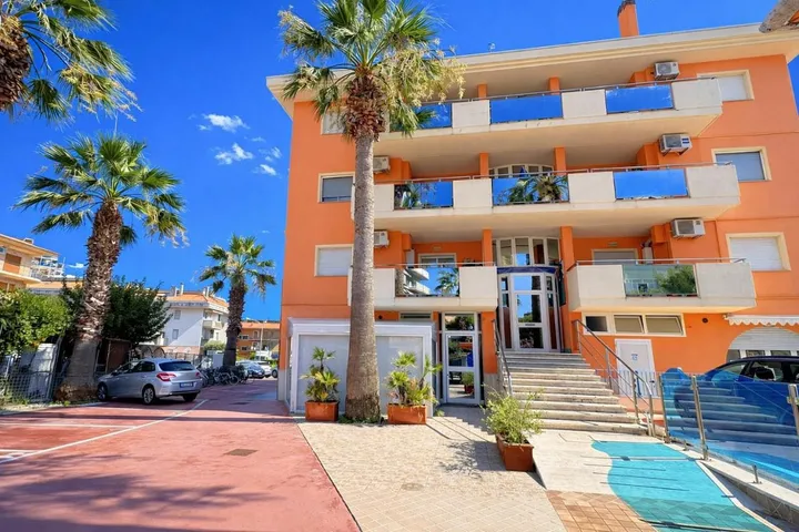 Apartmenthotel für 7 Personen, mit Ausblick und Balkon - 1