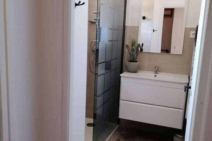 Location de vacances pour 5 personnes, avec terrasse ainsi que jacuzzi et jardin à Langlade - 4