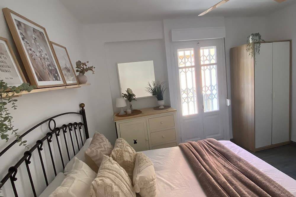 Apartamento entero, Apartment on the Beach Malvarrosa Cabañal, Ca Micaela- Wifi free, easy parking in La Malvarrosa, Valencia