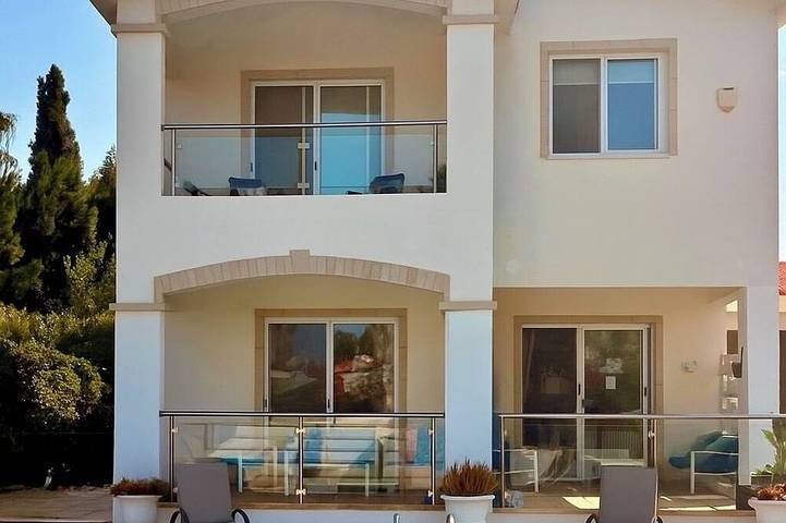 Holiday rental for 6 people, with balcony and garden in Coral Bay (Cyprus)