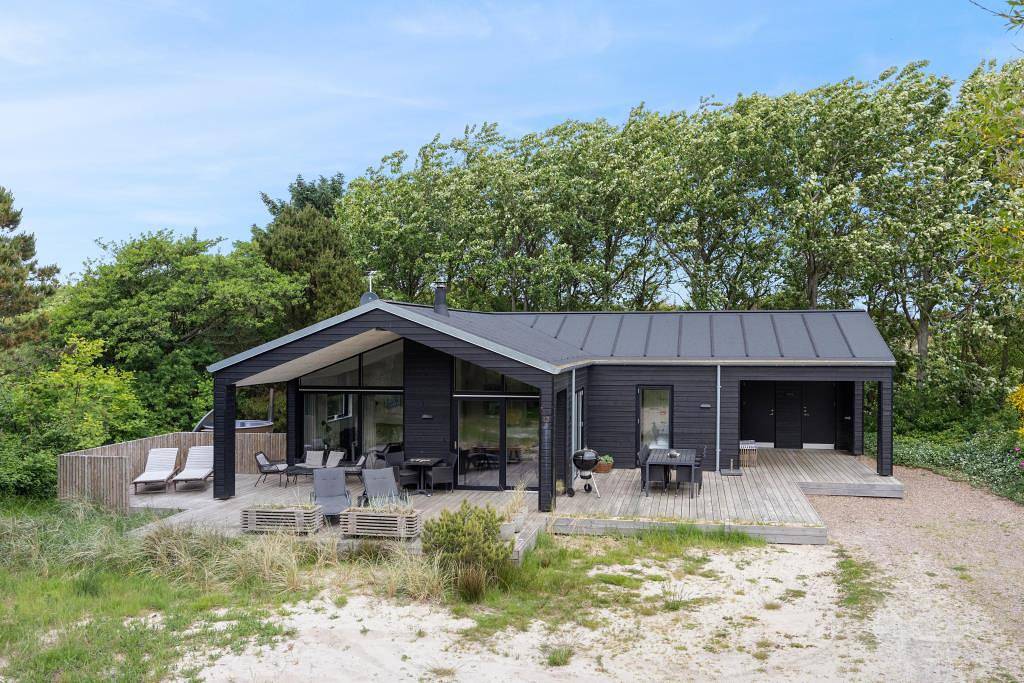 Beautiful 5-star quality holiday home with spa and sauna in Hvide Sande, Holmsland Klit