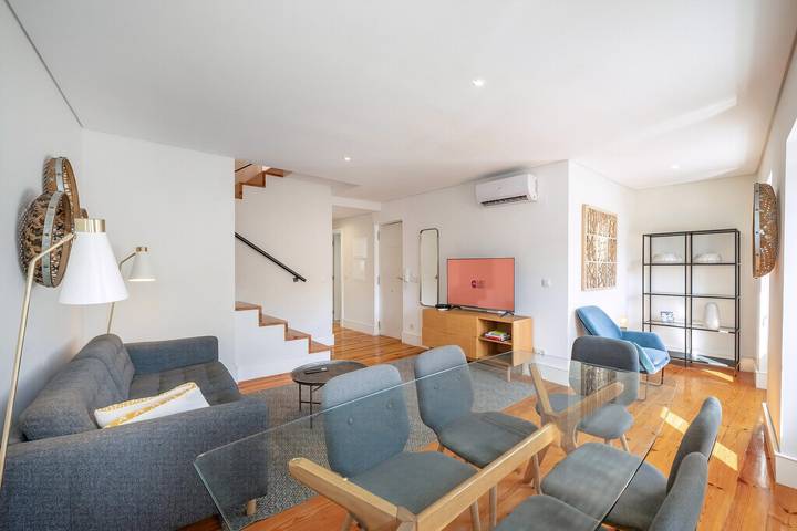 Ganze Wohnung, Ferienwohnung für 4 Personen mit Balkon in Santa Engrácia, São Vicente (Lissabon)