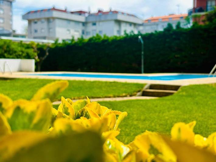 Apartamento para 5 personas, con terraza además de vistas y piscina, Se admiten mascotas en Baiona