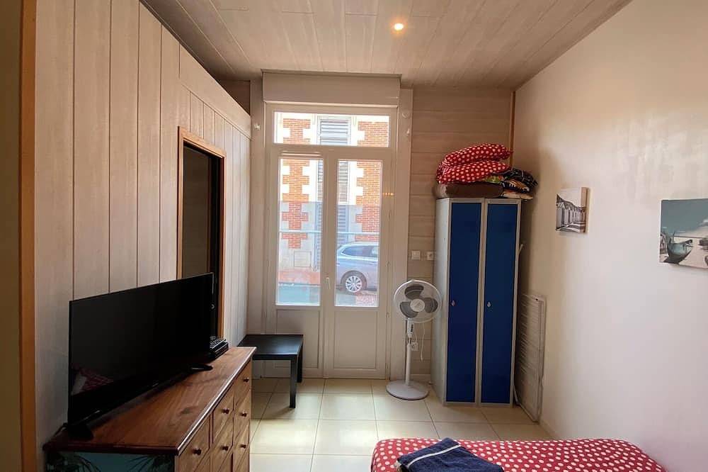 Appartement entier, T2 Cote Eglise, dans une maison du centre ville in Soulac-sur-Mer, Parc naturel régional du Médoc