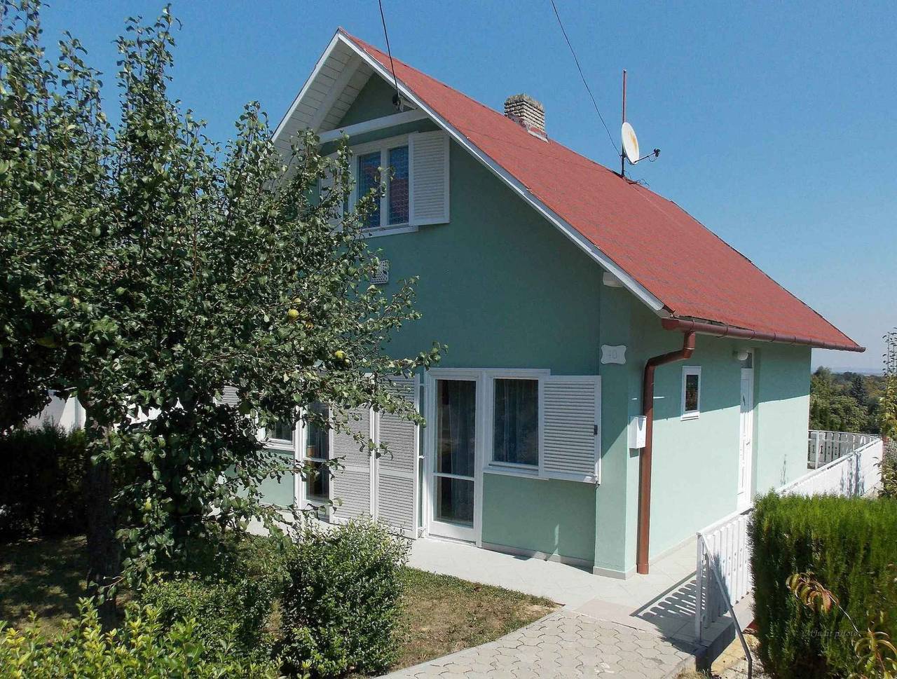 Ferienhaus mit großem Garten, Gartenpavillon und Grill in Zalakaros, Balaton Region