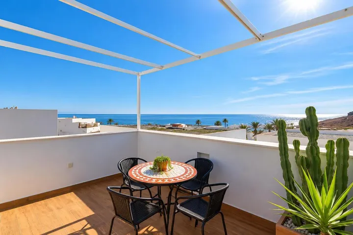 Apartamento de vacaciones para 4 personas, con vistas además de balcón y piscina - 1