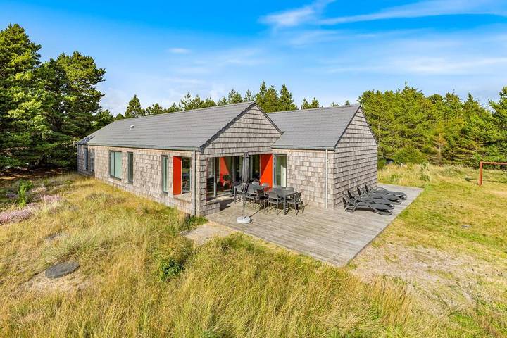 Villa for 10 people, with balcony/terrace and hot tub as well as terrace and sauna - 1