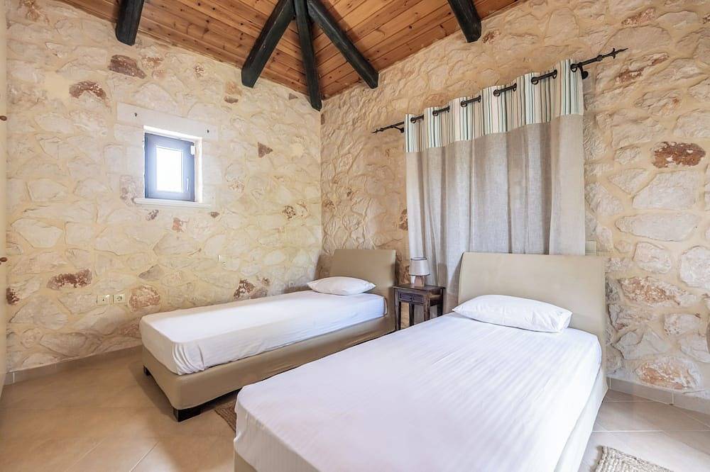 Aliki Villa - Country house with private swimming pool and view in Bochali, Zakynthos