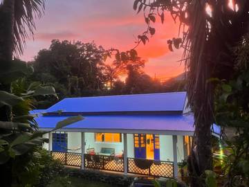 Maison d’hôte pour 2 personnes, avec terrasse et jardin ainsi que vue et piscine, animaux acceptés à Petit-Bourg