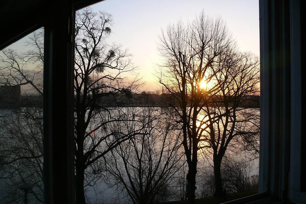 Ganze Wohnung, Sanierte Fewo in denkmalgeschützter Villa mit Seeblick in Schwerin, Schweriner See