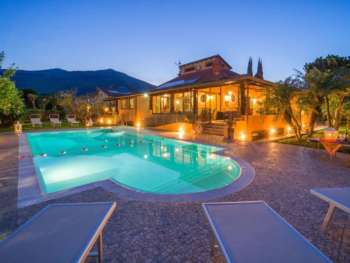 Casa vacanza per 8 persone, con piscina e giardino a Palermo