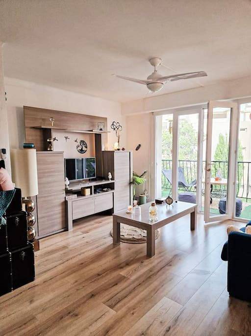 Gîte pour 4 personnes, avec terrasse dans Casino De Cassis