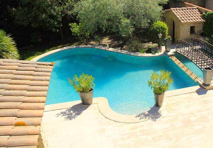 Location de vacances pour 4 personnes, avec piscine ainsi que vue et jardin à Le Pontet - 2