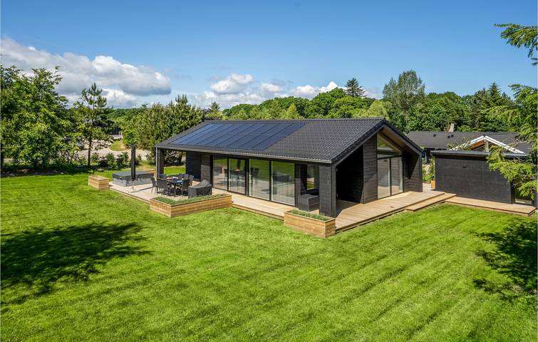 Ferieudlejning for 9 personer, med Terrasse i Fjellerup Strand