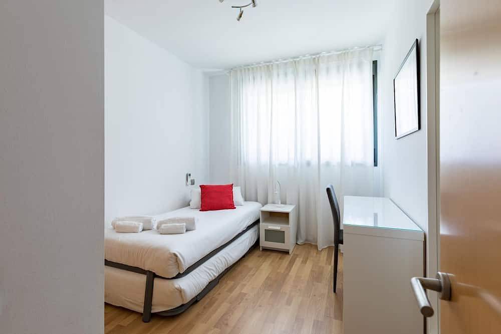 Entire apartment, Las Tablas - 3 Bedrooms with terrace in Punto de Atención al Ciudadano, Madrid