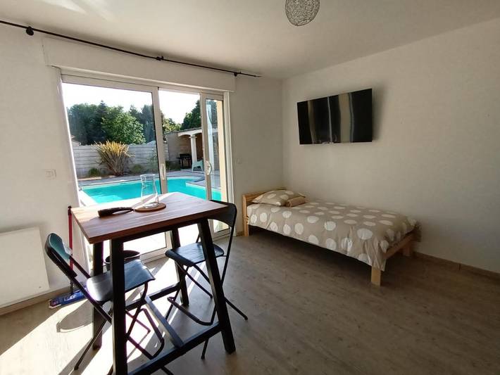 Gîte pour 3 personnes, avec terrasse et piscine, animaux acceptés à Le Fuilet