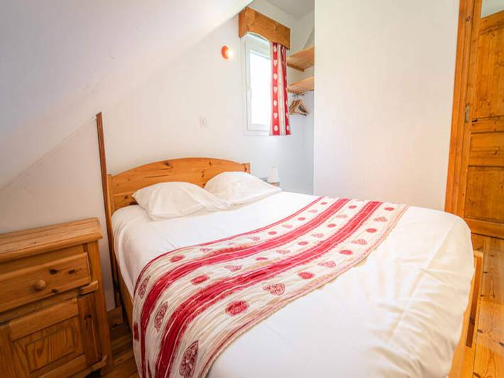 Gîte pour 6 personnes, avec terrasse, adapté aux familles dans Peyre-en-Aubrac - 3