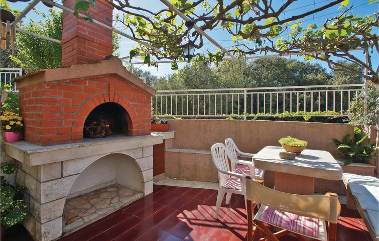 Ganze Ferienwohnung, Gemütliche Ferienwohnung mit Terrasse, WLAN und Parkplatz in Strandnähe in Račišće (Dalmatien), Korcula