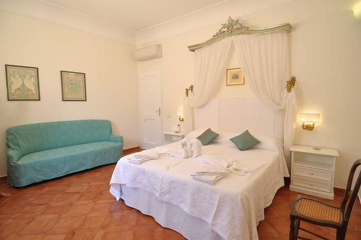 Appartement entier, Appartement en bord de mer avec une grande terrasse in Minori, Sorrento Coast