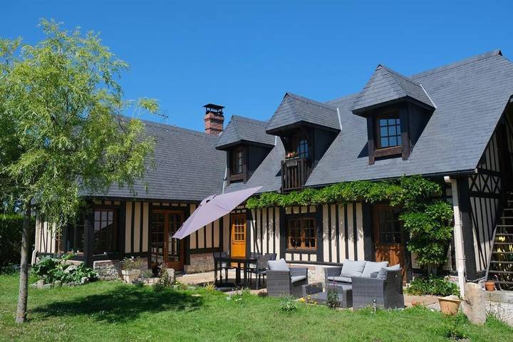 Location de vacances pour 8 personnes, avec vue et jardin à Saint-Martin-aux-Buneaux