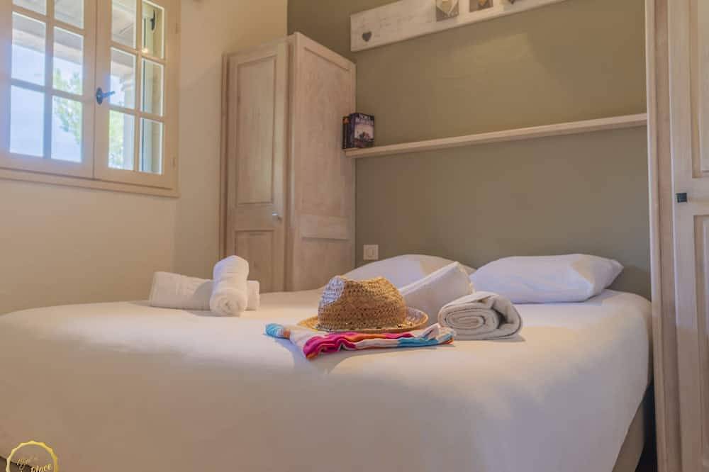 Apartamento entero, Apartamento con a/c y terraza privada con vista a los Alpilles, cerca de Vallée des Baux in Paradou, Region de Arles