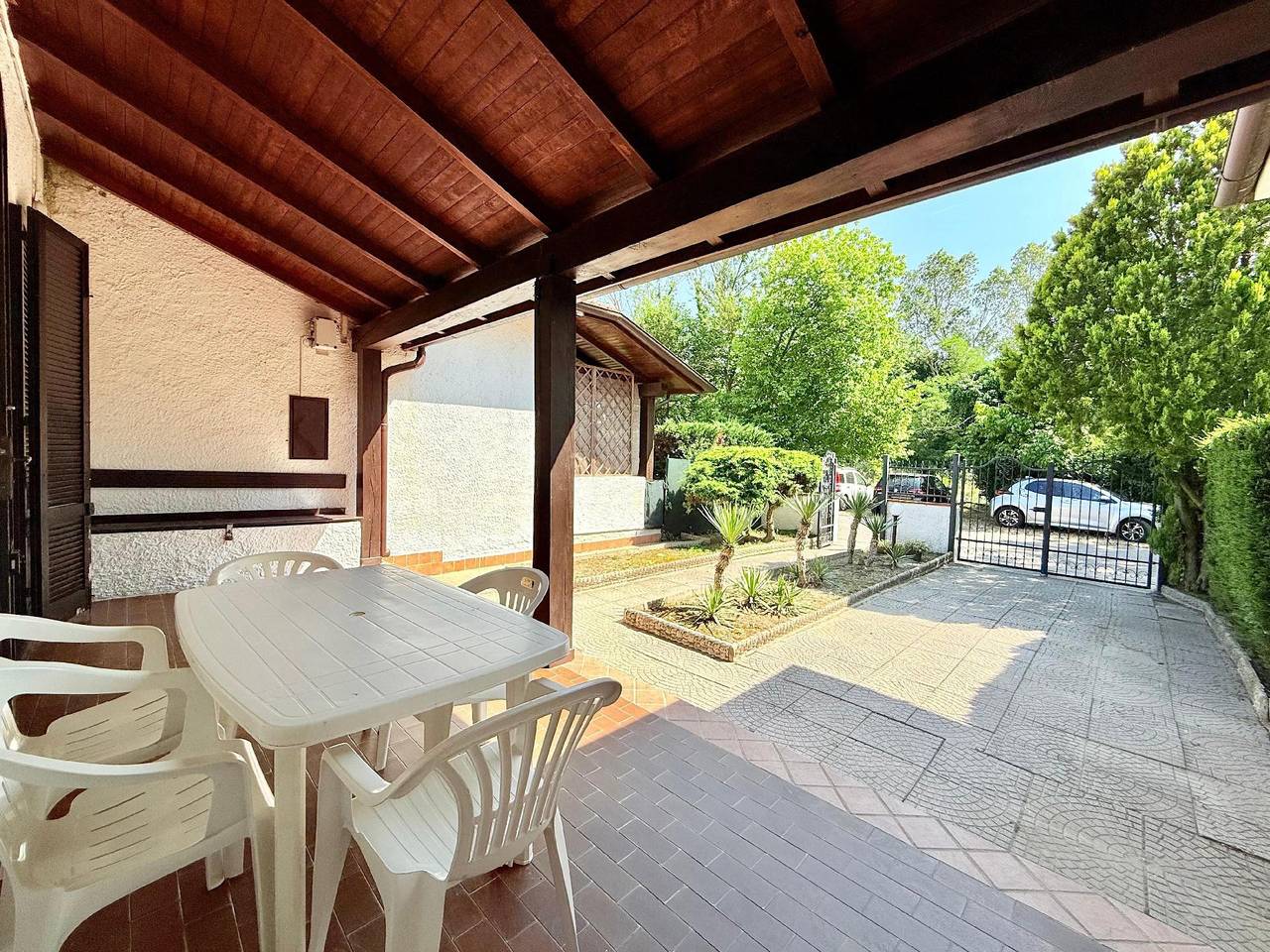 Green house on the ground floor, 2 gardens in Provincia de Ferrara